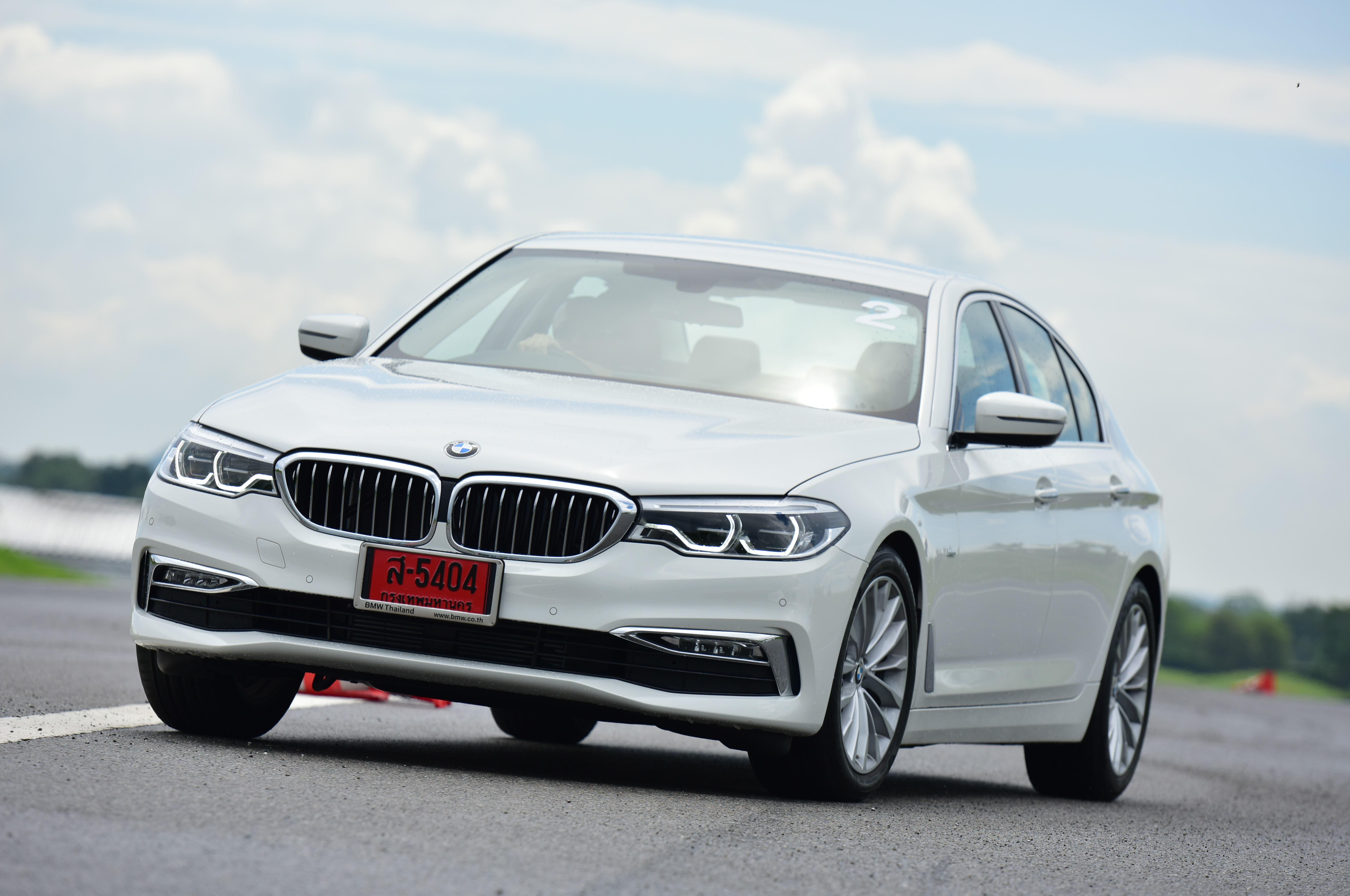 BMW 5 Series_ 2017_520d_luxury_testdrive2