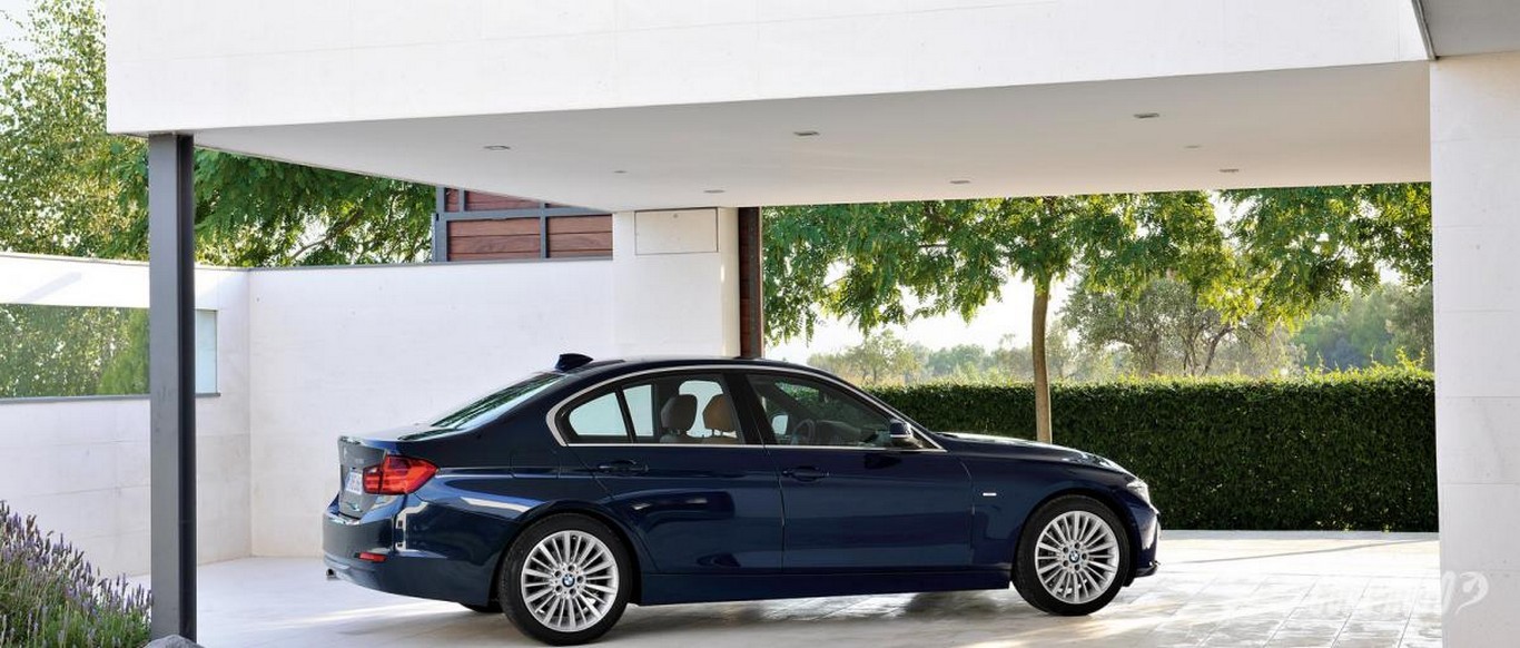 BMW 320i Luxury 