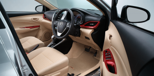Toyota Yaris ATIV interior : ชุดตกแต่งคอนโซลหน้าและแผงสวิตช์กระจก (สีแดง)