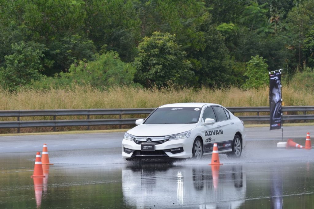 Test Drive ทดสอบยาง “YOKOHAMA ADVAN dB V552” ขีดสุดของ ยางรถยนต์ พรีเมี่ยม : Wet Braking & Wet Handling