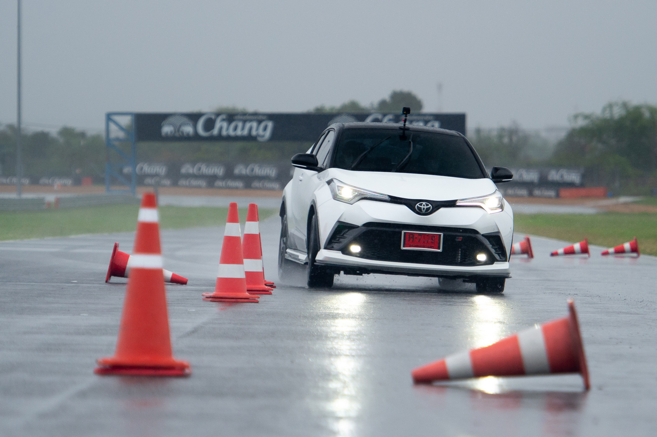 Toyota GR Driving Experience-hilux-revo-gr-sport-fortuner-gr-sport-corolla-altis-gr-sport-corolla-cross-hev-gr-sport-ch-r-hev-gr-sport 
