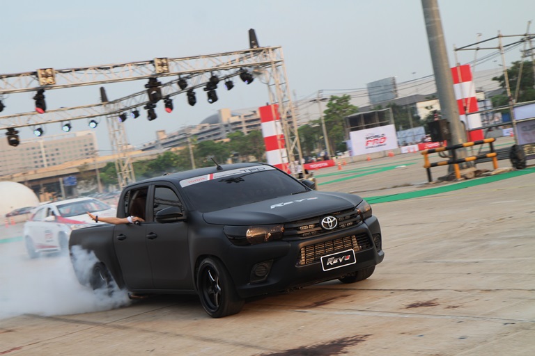 iamcar_new_corolla_altis_10