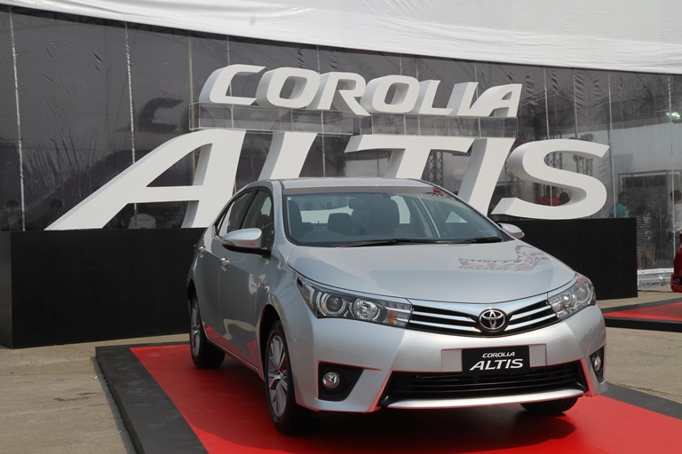 iamcar_new_corolla_altis_2