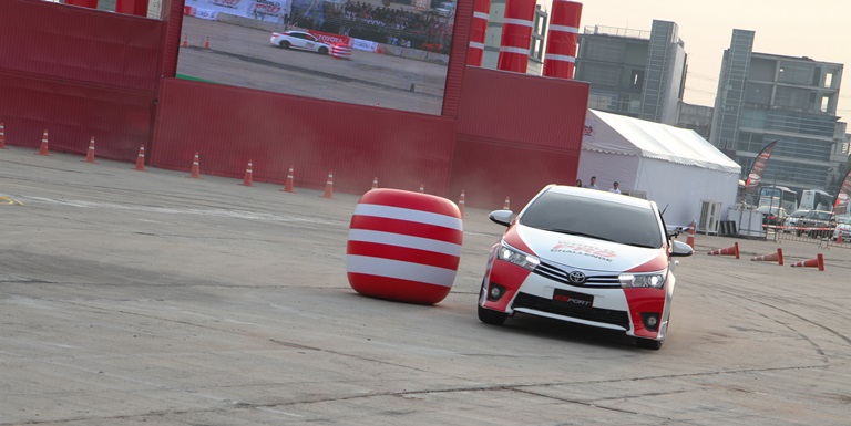 iamcar_new_corolla_altis_9