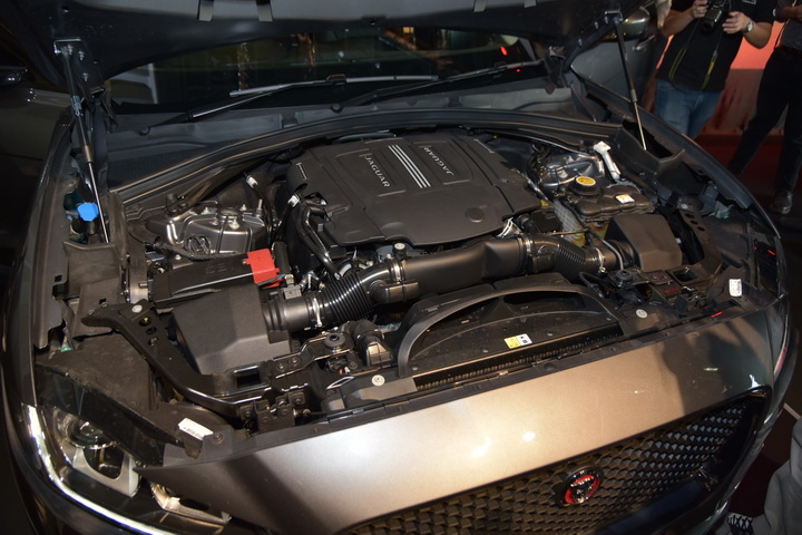 ออลนิว จากัวร์ เอฟ-เพซ (F-PACE) 4