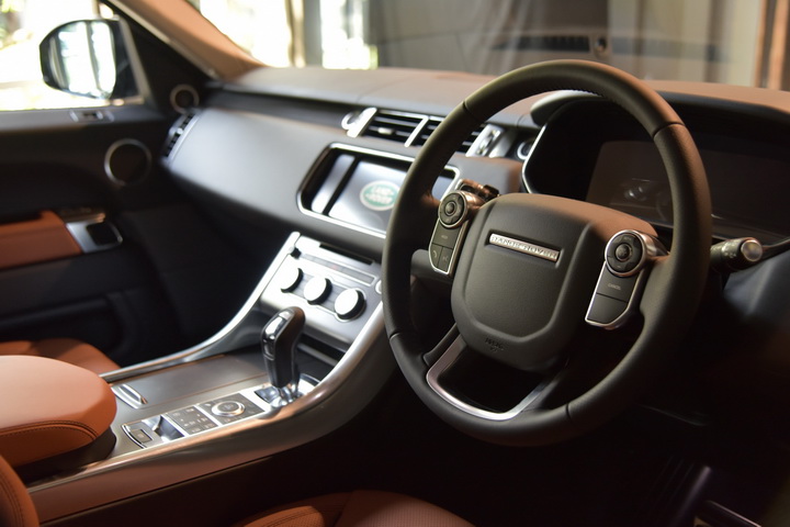 ออลนิว จากัวร์ เอฟ-เพซ (F-PACE) 5