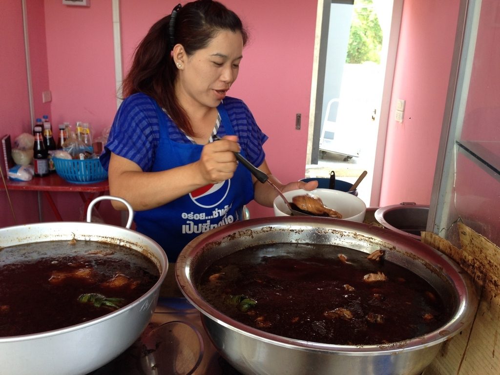 ก๋วยเตี๋ยวไฉไล นครปฐม