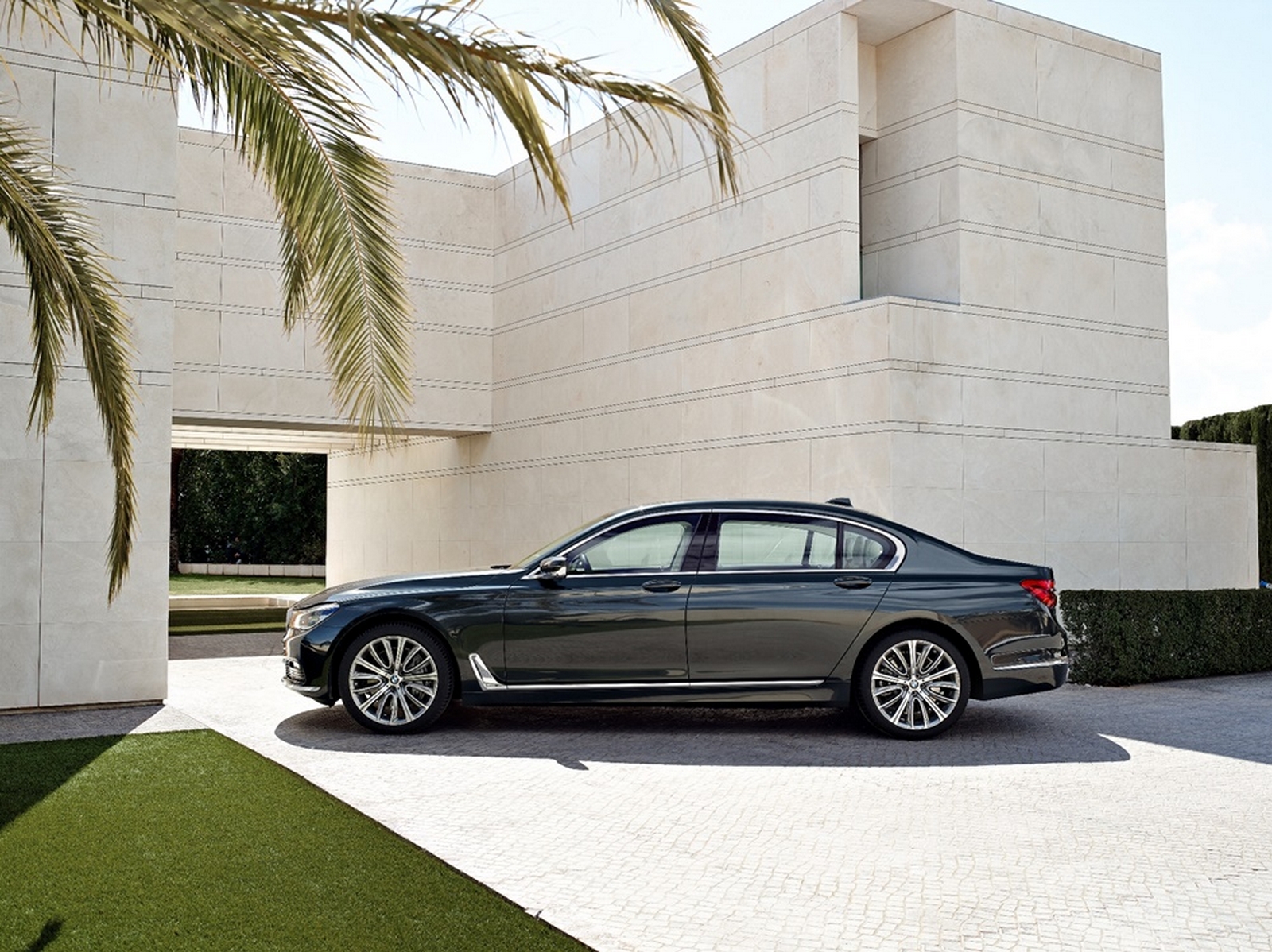 BMW 740Li Pure Excellence 