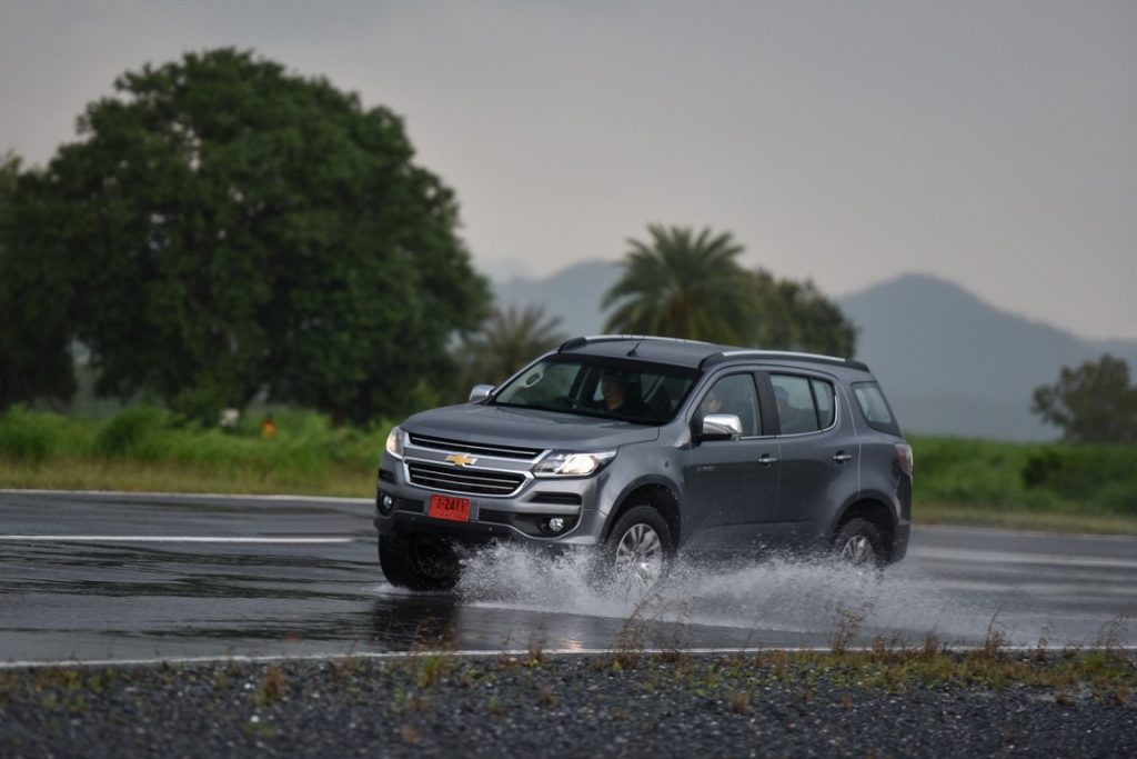 Chevrolet Moutain Travel in Rainy season 1
