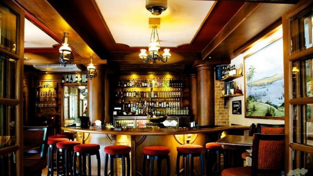 Hemingway’s Drinking & Dining