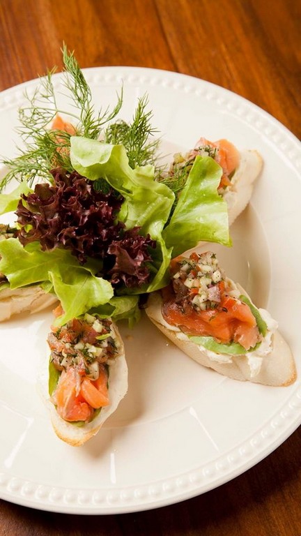 Hemingway’s Drinking & Dining