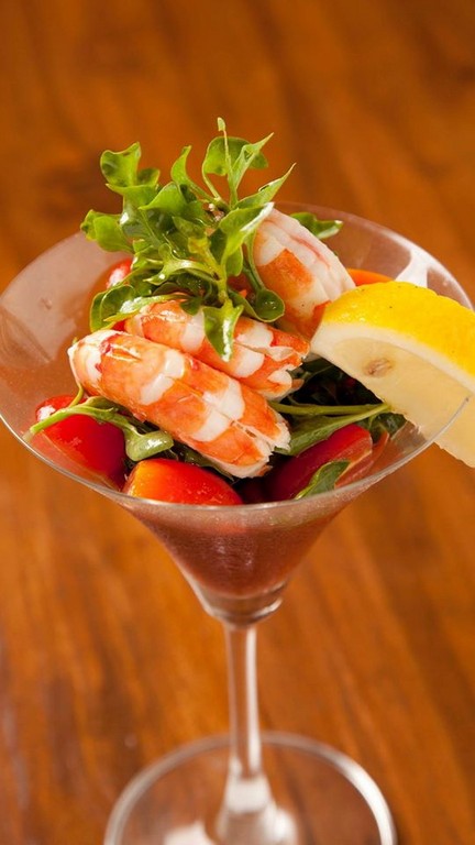 Hemingway’s Drinking & Dining