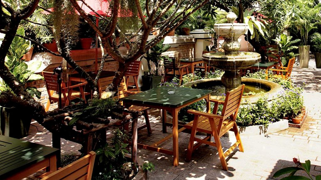 Hemingway’s Drinking & Dining