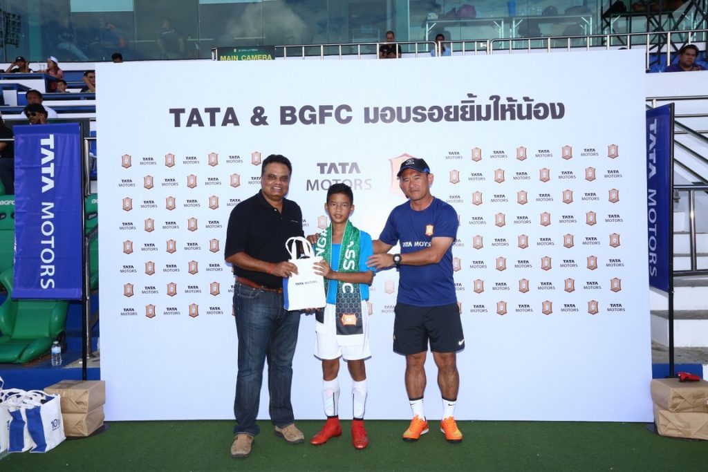 มอบรอยยิ้มให้น้อง