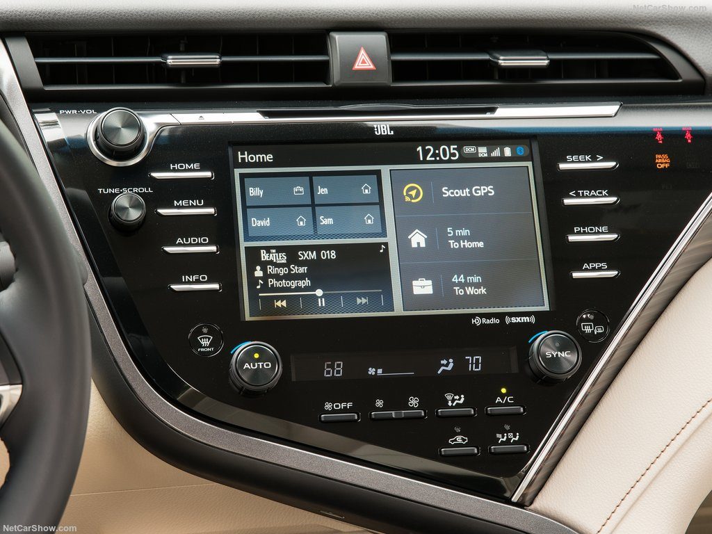 Toyota-Camry-2018-1024-54