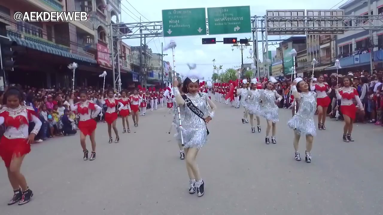 ดรัมเมเยอร์และวงโยธวาทิต โรงเรียนชะอวดวิทยาคาร