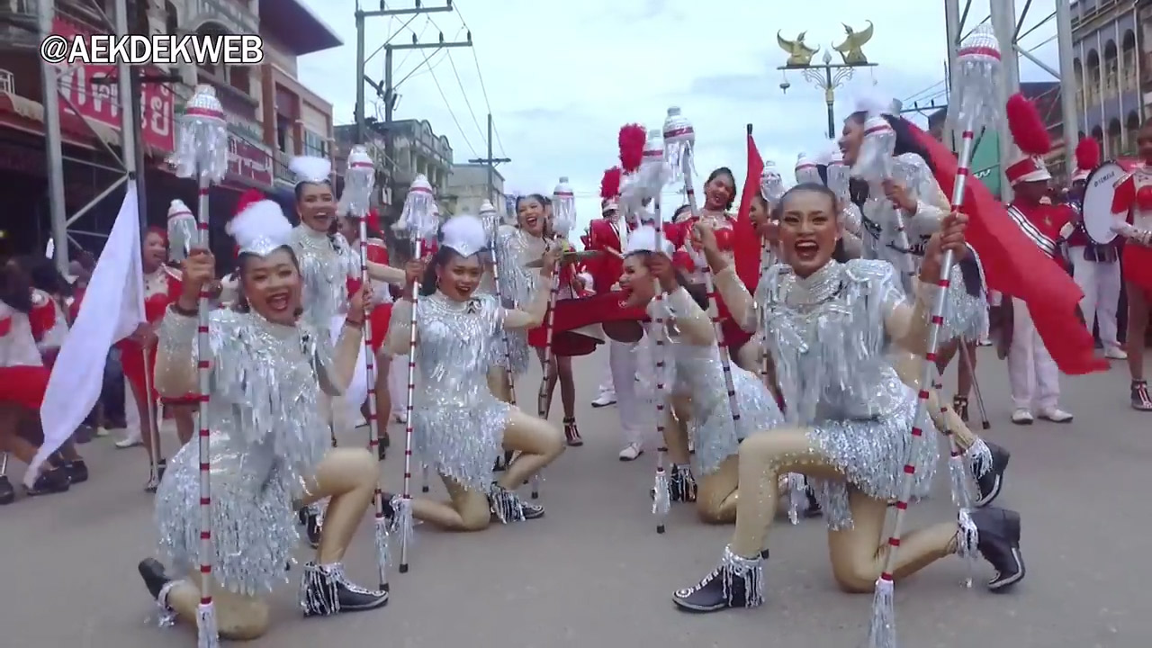 ดรัมเมเยอร์และวงโยธวาทิต โรงเรียนชะอวดวิทยาคาร