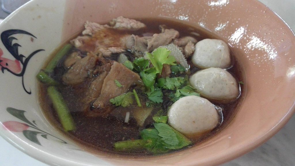ร้านก๋วยเตี๋ยวเนื้อ เพ็ญจันทร์โภชนา (2)