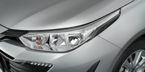 ชุดแต่ง Toyota Yaris ATIV 2017 : คิ้วไฟหน้าสีดำ Black Headlamp Garnish