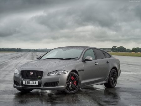 Jaguar XJR575