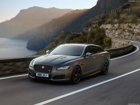 Jaguar XJR575