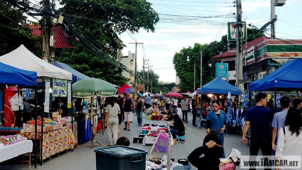 รีวิว แนะนำการเดินเที่ยว ถนนคนเดิน วันอาทิตย์ ท่าแพ เชียงใหม่ (Chiangmai Walking Street)
