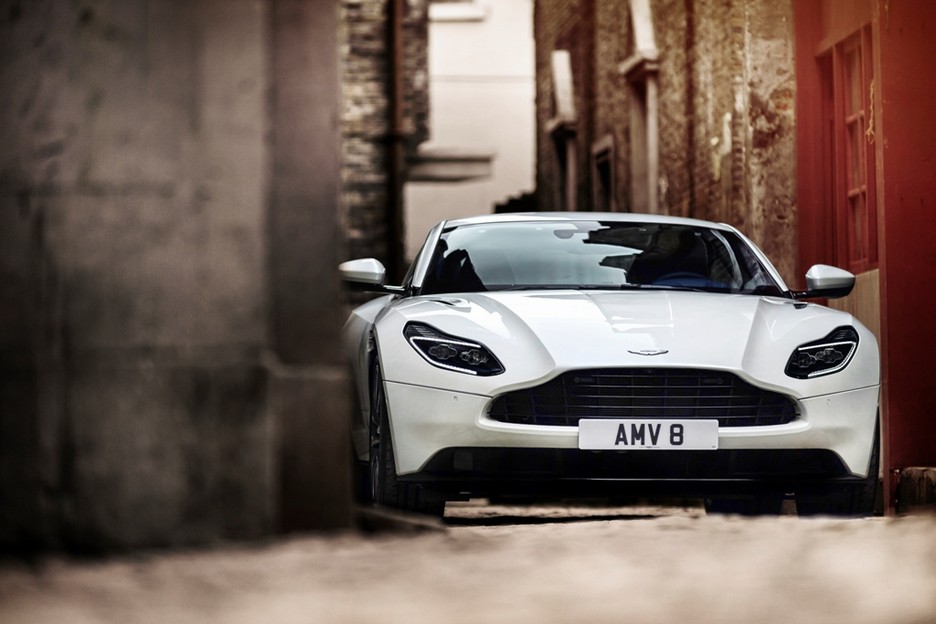 Aston-Martin-DB11-V8