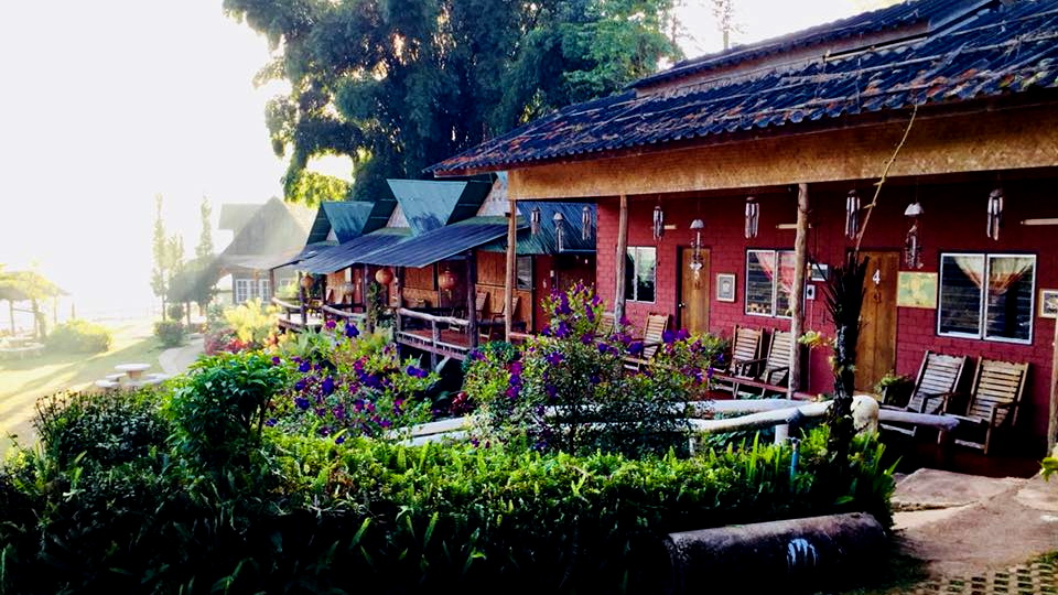 แนะนำ 10 ที่พัก โฮมสเตย์ วิวสวย บรรยากาศดี ในหมู่บ้านรักไทย ใกล้ปางอุ๋ง จ.แม่ฮ่องสอน 