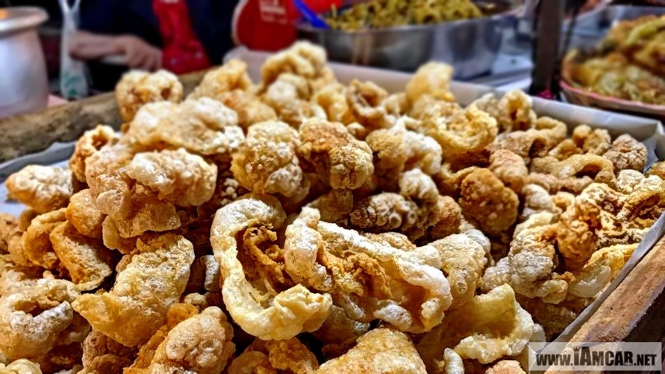 รีวิว แนะนำเดินเที่ยว ถนนคนเดินวัวลาย เชียงใหม่ (Wua Lai Walking Street) ถนนคนเดินเย็นวันเสาร์