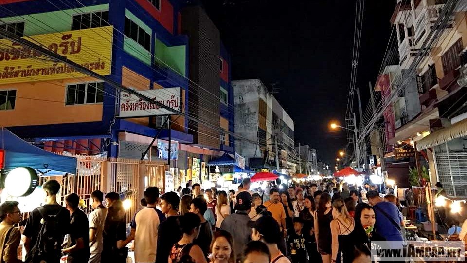 รีวิว แนะนำเดินเที่ยว ถนนคนเดินวัวลาย เชียงใหม่ (Wua Lai Walking Street) ถนนคนเดินเย็นวันเสาร์
