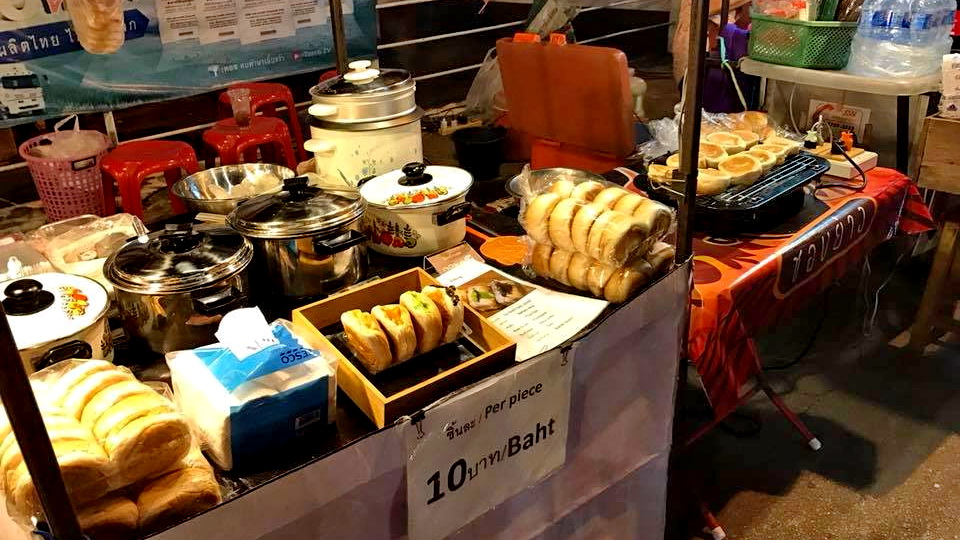 รีวิว แนะนำเดินเที่ยว ถนนคนเดินวัวลาย เชียงใหม่ (Wua Lai Walking Street) ถนนคนเดินเย็นวันเสาร์