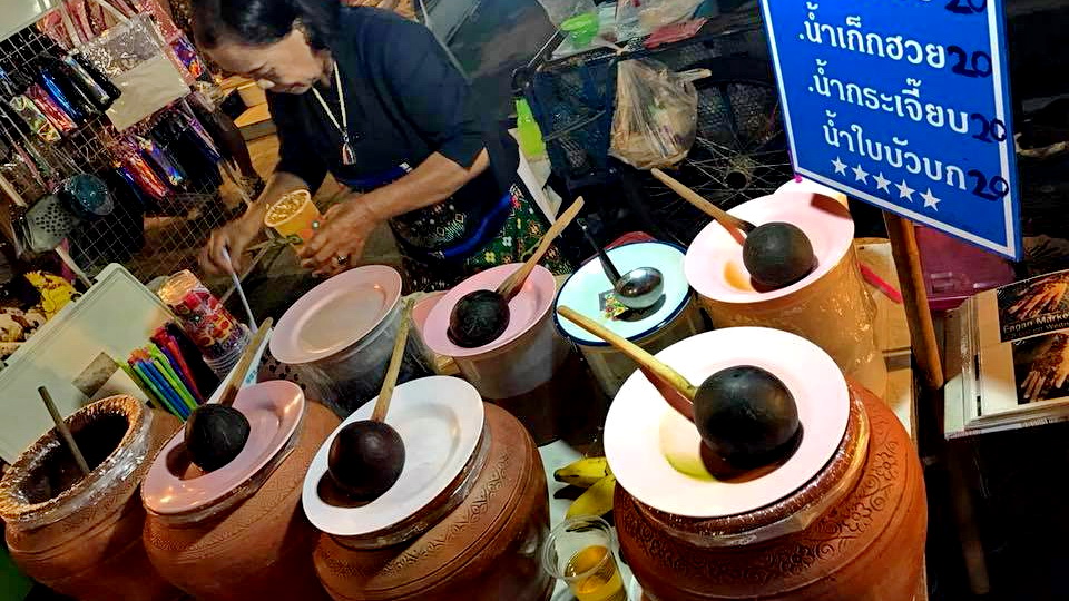 รีวิว แนะนำเดินเที่ยว ถนนคนเดินวัวลาย เชียงใหม่ (Wua Lai Walking Street) ถนนคนเดินเย็นวันเสาร์