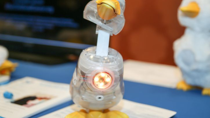 My Special Aflac Duck:หุ่นยนต์:โรคมะเร็ง