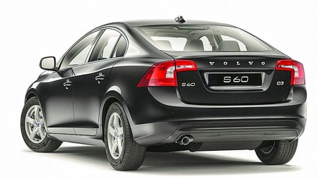 MY18 S60 D3 back_edited