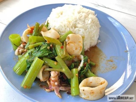 อัญชันก๋วยเตี๋ยวสามช่า