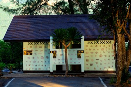 หาดสามพระยา