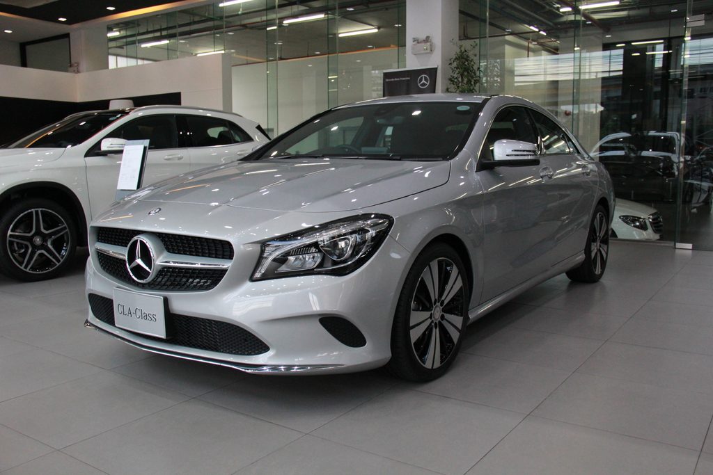 Benz Star Flag Motor Show Season