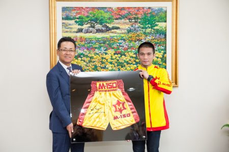 โตโยต้า มอบรถ โตโยต้า ฟอร์จูนเนอร์ 2.8 TRD Sportivo 4WD AT Black Top "เจ้าแหลม" ศรีสะเกษ นครหลวงโปรโมชั่น 