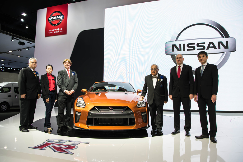 นิสสัน โชว์รถยนต์พลังงานไฟฟ้ารุ่นใหม่ และซูเปอร์สปอร์ตคาร์