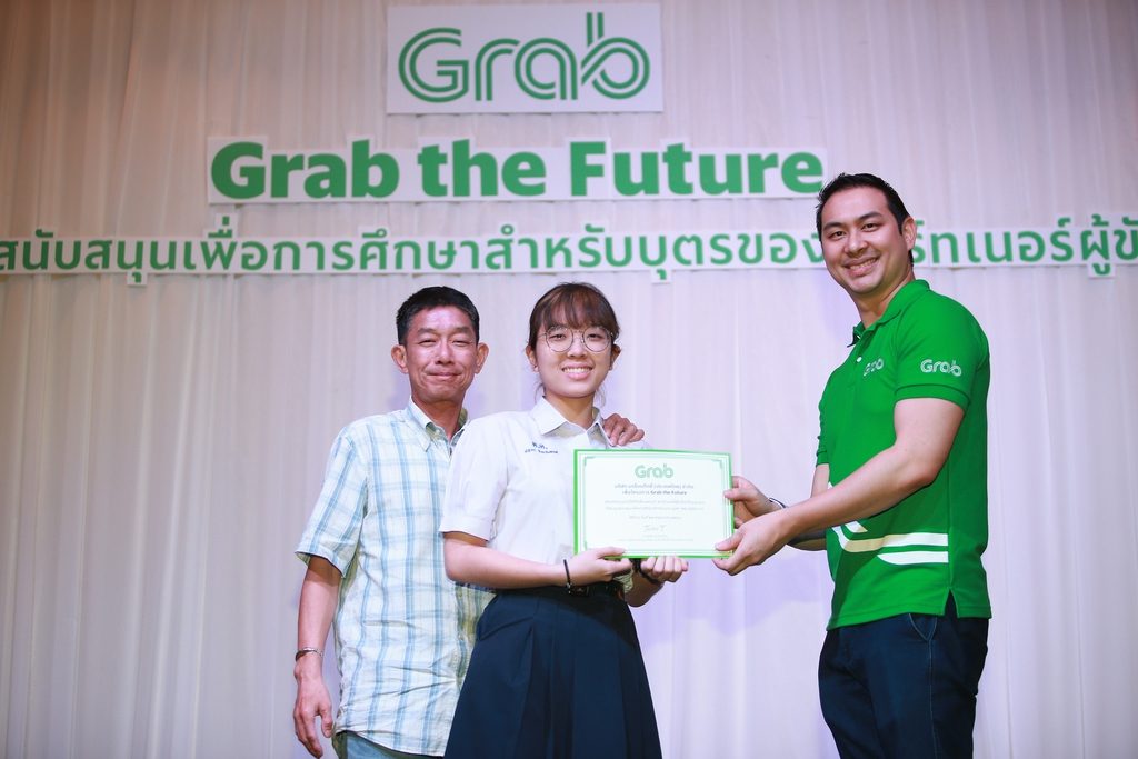 แกร็บ มอบทุนแก่บุตรของพาร์ทเนอร์ผู้ขับขี่ ในโครงการ ‘Grab the Future’