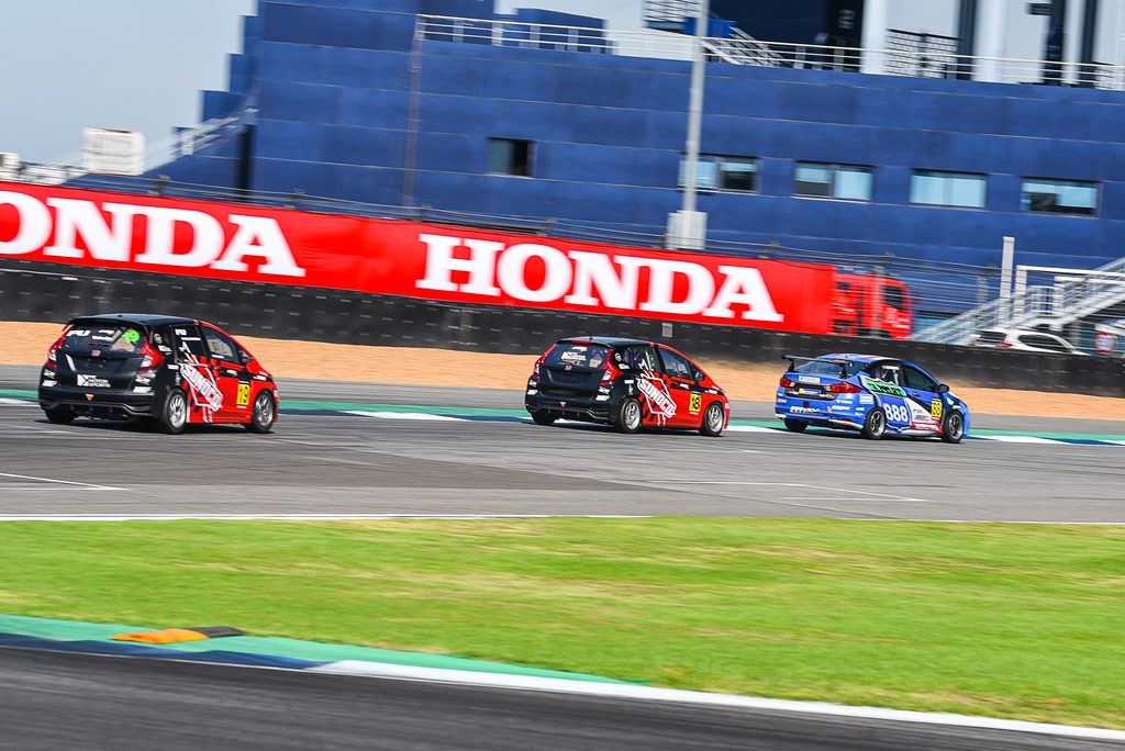 "ช้าง ซูเปอร์ จีที เรซ 2018" เปิดฉากวันแรกอย่างร้อนแรง