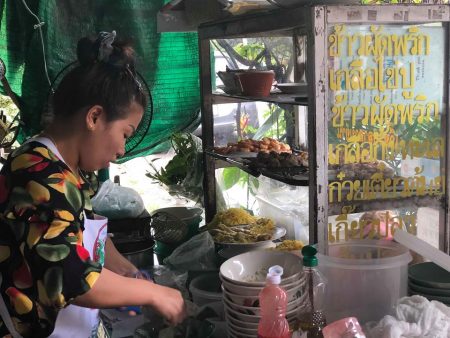 ร้านก๋วยเตี๋ยวปูสุขุมวิท