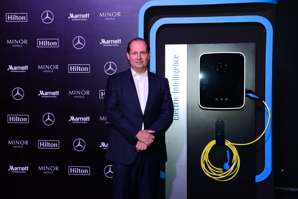 เมอร์เซเดส-เบนซ์ เสริมแกร่งแบรนด์ EQ ขยายจุดชาร์จรถยนต์ไฟฟ้าใน 3 เครือโรงแรมชั้นนำทั่วประเทศ