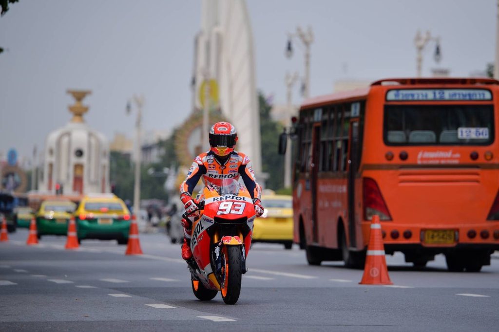 มาร์ค มาร์เกซ ร่วมกิจกรรมประชาสัมพันธ์การแข่งขัน "พีทีที ไทยแลนด์ กรังด์ ปรีซ์"