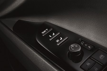 โตโยต้า คัมรีใหม่ Soul Striking Luxury