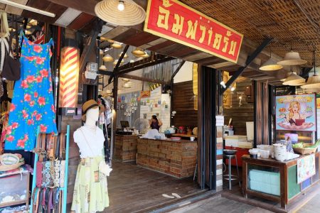 ตลาดน้ำอัมพวา