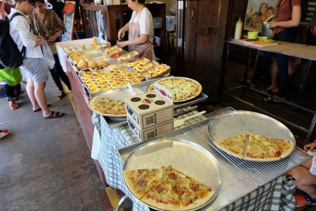 ตลาดน้ำอัมพวา