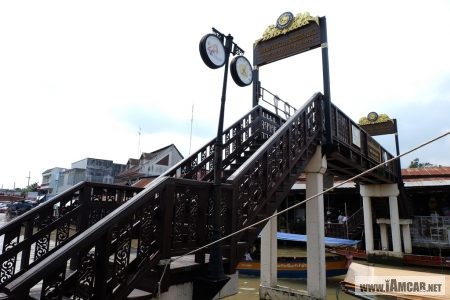 ตลาดน้ำอัมพวา