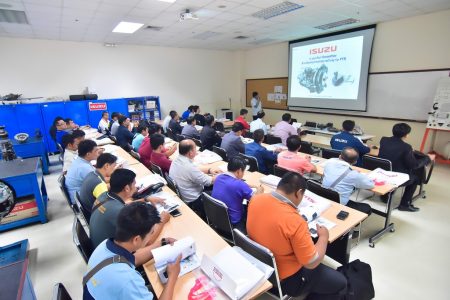 กลุ่มอีซูซุ ร่วมกับ สอศ. จัดสัมมนาเชิงปฏิบัติการ หลักสูตร "เทคโนโลยียานยนต์ อีซูซุ” รุ่นที่ 19-20
