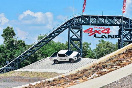 กลุ่มอีซูซุ ร่วมกับ สอศ. จัดสัมมนาเชิงปฏิบัติการ หลักสูตร "เทคโนโลยียานยนต์ อีซูซุ” รุ่นที่ 19-20